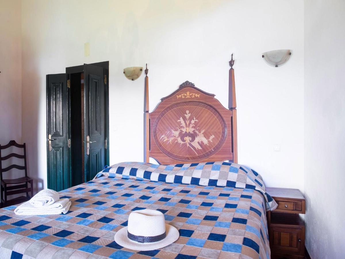 House With Authentic Tiling And Antique Furniture Montemor-o-Novo Exterior foto